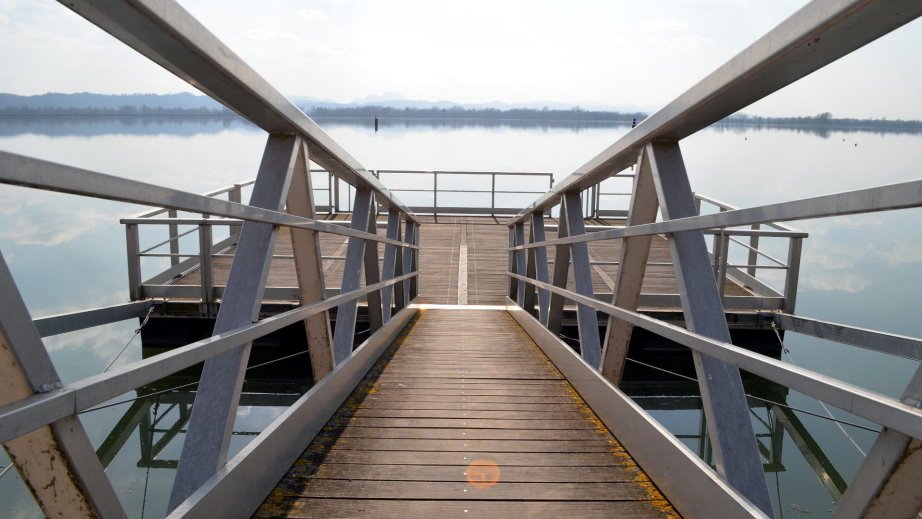 Pier in Ptuj Lake (2)